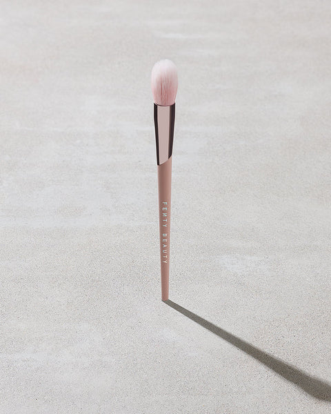 Fenty Beauty 135 Precision Highlighter Brush